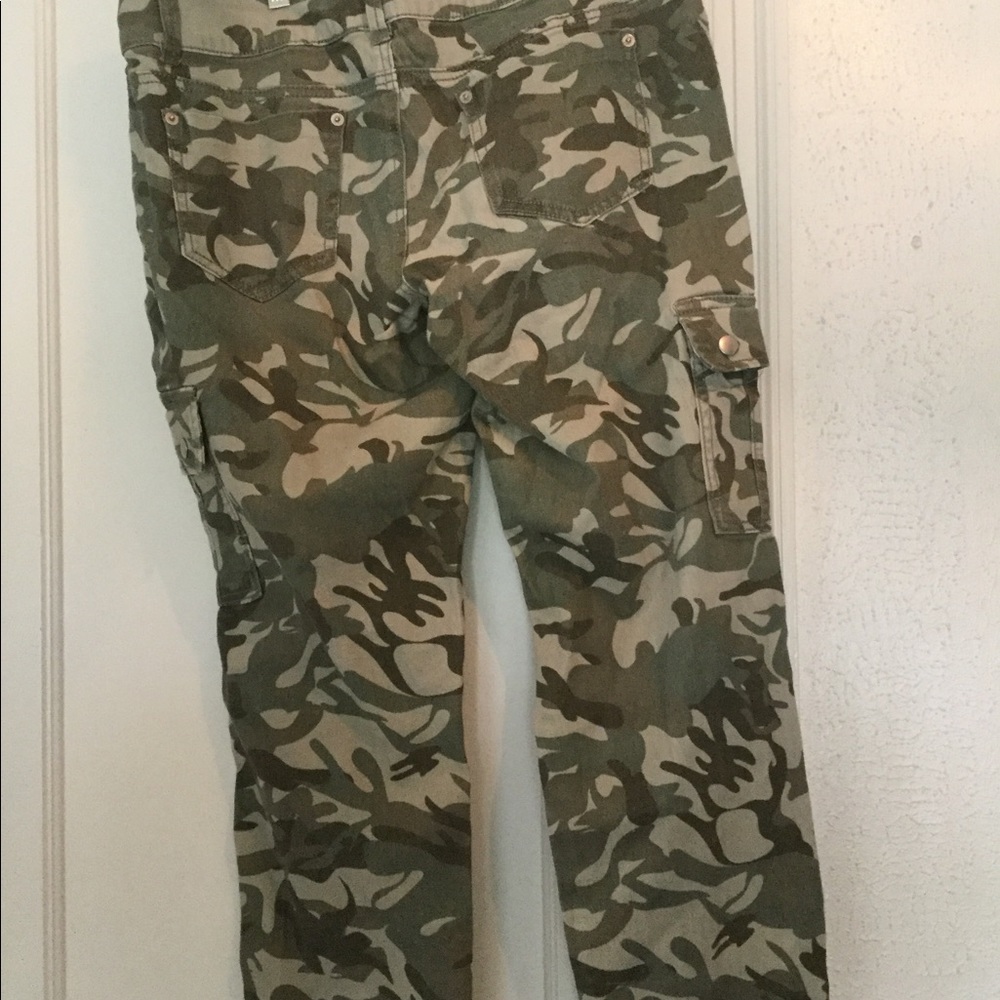 Camo jeans SOLD SOLD - Picture 7 of 8